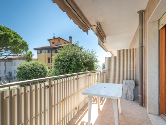 Terrazzo vivibile dell'appartamento a 60 metri dalla spiaggia a Lignano Sabbiadoro